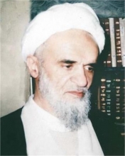 به استحضار می رساند؛ فرد مزبور مورد تایید نمی باشد و شیوه ایشان با سلوک عرفانی و روش اخلاقی حضرت آیت الله سعادت پرور(پهلوانی تهرانی) "قدس سره" و مشایخ سلوکی معظم له که همواره به جای تکیه بر مغیبات و اظهار کرامات، اتکا بر کتاب و سنت بوده ، هماهنگی نداشته و در موارد کثیره ‌ای مغایر و مخالف می ‌باشد. َ عَصَمَنا َ اللَّه مِنَ الزَّلَلِ.