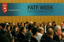 تهدید معیشت مردم با تفنگ بیفشنگ FATF/ مسئولان به جای پیگیری نسخههای بیگانگان، باید به تقویت بنیههای داخلی اقتصاد بپردازند تحریمهای مالی مربوط به محدودیتهای ادعاهای FATF نمیشود، بلکه مربوط به تحریمهای ثانویه است که آن تحریمهای ثانویه سرجای خودش است و اگر ما الزامات FATF را بپذیریم و واردش شویم، حتی مسئله تبادل مالی با دیگر کشورها سرجای خود باقی میماند چراکه تحریمهای مالی سرجایش است. درواقع تحریمهای مالی با FATF تمام نمیشود.