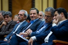 جهانگیری: دولتی بهتر از ما پیدا نمیکنید! فعالان بخش خصوصی با مصادیقی، چون بیتوجهی به هشدار درباره ارز ۴۲۰۰ تومانی، بیتوجهی به پیشنهادات برای اصلاحات ساختاری و... به دولت یادآوری کردند که دولت دچار نوعی عارضه ناشنوایی شده و علاوه بر اینکه دولت منشأ فساد است، در حال ایجاد تشکلهای غیرقانونی است.