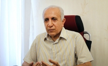 قرار بود که بعثیها از خارج و منافقین از داخل مرزها جنگ را شروع کنند/ سازمان از ابتدا خط همکاری با عراق را داشت خدابنده: رجوی قبل از سفرش به پاریس در سال 1360، دو بار به صورت مخفیانه به پاریس سفر داشته و از طریق مقامات فرانسوی با مقامات عراقی ارتباط گرفته و طی یک هماهنگی قرار بود که بعثیها از خارج و منافقین از داخل شروع کنند.