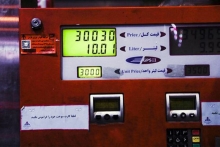 جای خالی وقتشناسی و تدبیر در طرح ضروری کنترل مصرف بنزین اعتماد عمومی نسبت به طرح های دولت مخدوش شده بود، لازم بود دولت قبل از افزایش قیمت بنزین، نسبت به اعتماد سازی مردم اقدام می کرد، به عنوان مثال، کل مبلغ یارانه معیشتی هر خانوار را قبل از اجرای طرح خود به حساب خانوارها واریز می کرد.