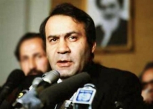 حاج احمد قدیریان می‌گوید: «... در کنترل و مراقبت از این ساختمان متوجه شدیم که چندین کیسه مواد منفجره در داخل کیسه‌های سیمان به این ساختمان برده شده است. این مواد منفجره قرار بود در این ساختمان جاسازی و در زمان مورد نظر منفجر شود. و اگر این انفجار انجام گرفته بود، بیت حضرت امام خمینی(ره) تخریب و آثاری از بیت باقی نمی‌ماند.»
