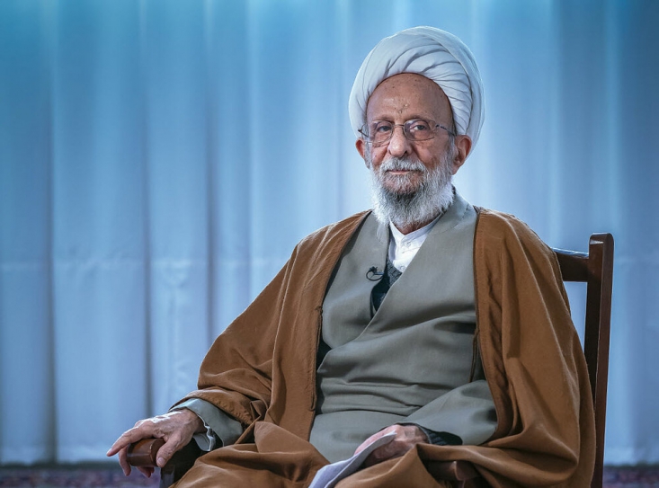 رئیس دفتر مقام معظم رهبری: رهبر انقلاب فرمودند هرشب برای آیتالله مصباح دعا میکنم محمّدی گلپایگانی در حاشیه عیادت از علامه مصباح یزدی یکی از صفات بارز ایشان را صراحت لهجه دانست و گفت: ایشان آنچه را تشخیص میدهند حق و درست است، با آن مراتب علمی بالای خود، بدون مجامله و ملاحظه بیان میکنند و از هیچ کس هم واهمه ندارند.