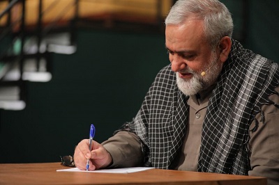 مصباح انقلاب اسلامی همان حاج قاسم جبهه علم و اندیشه است و شاید در عروج و آسمانی شدن روح او دقیقا در سالروز شهادت حاج قاسم عزیز همین معنا نهفته است