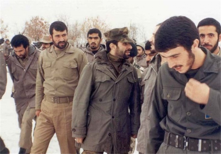 صیاد در میدان جهاد؛ از حضور در کردستان تا فرماندهی عملیاتهای پیروزی بخش جنگ/ دلیل کینه توزی منافقین با صیاد شیرازی چه بود؟ خیلیها صیاد را با عملیات مرصاد میشناسند. اما باید گفت جهاد صیاد شیرازی در راه اعتقادات و دفاع از تمامیت ارضی ایران، در سالهای پایانی دهه پنجاه و با حضور در منطقه غرب کشور آغاز شد.