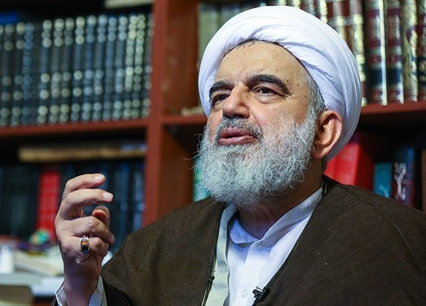 پسر خود را مجتهد و عادل میدانید و شاهدان میگویند دروس سطح یک حوزه را هم درست نخوانده است/ شنیده بودم که بارها با تضرع از ترس از عاقبت به شری سخن گفته بودید/ آیا چنین خطری دامنگیر شما شده است؟ ده سال از دولت اسلامی ایران در ولایت امر حضرت امام گذشت، شخصیتی که بزرگان او را ولیّ از اولیای خدا میدانستند، شما همه آنچه آن روزگار اتفاق افتاده را ظلم و کشتارِ بیگناهان دانسته و بدتر اینکه آنها را بر عهدهی رهبر بزرگوار کنونی دانستهاید!؟