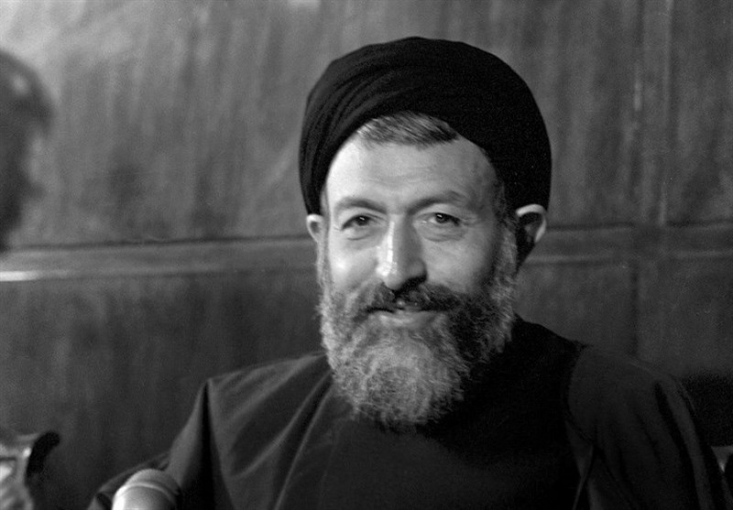 بازخوانی آفتهای اندیشه وابستگی از دیدگاه شهید بهشتی آیتالله شهید سیدمحمد حسینی بهشتی یکی از متفکران برجسته معاصر است که جوامع اسلامی را به مبارزه برای رهایی از وابستکی به شرق و غرب دعوت میکند و معتقد است با شیوه صحیح اسلامی میتوان جامعهای بدون وابستگی به شرق و غرب ساخت. وی ظهور انقلاب اسلامی را پایان سلطه غرب و شرق بر کشور میداند و اعتقاد دارد جامعه ایران باید با بهرهگیری از فکر و اندیشه داخلی به تامین نیازهای خود همت گمارد و با توجه به اصول مندرج در قانون اساسی، مترصد استقلال و خودکفایی باشد و نیازهای جامعه و حکومت را براساس ظرفیتهای داخلی تامین کند.