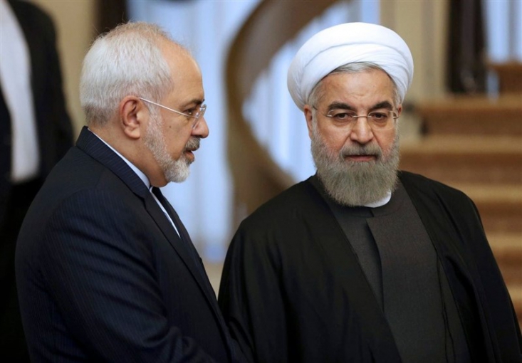 آیا روحانی و ظریف به «سندروم استکهلم» مبتلا شدهاند؟ رفتارها و سخنان دولتمردان در سالهای اخیر نشان از همین عارضه دارد. حسن روحانی امروز در سخنانی عجیب گفت: «آمریکا برای اجرای توبه آماده است و هل لی من توبه میگوید!»