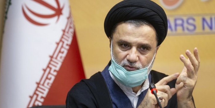 من از آقای روحانی و آقای ظریف سؤال می‌کنم که از 27 دی 94 اوباما و بایدنِ دمکرات تحریم‌ها را برداشتند یا چند برابر کردند؟ بایدن و اوباما که بر سر کار بودند ما با وجود این همه خسارت که پذیرفتیم آنها مطلقا تحریم‌ها را برنداشتند.