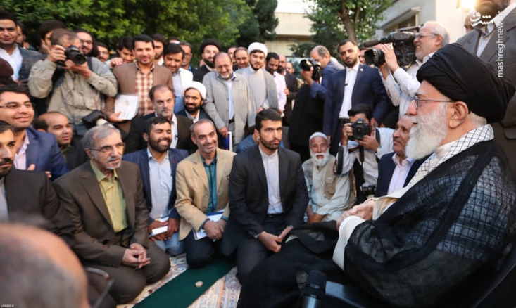 یک دیدار دورادور تصویری، دل مشتاق را آرام نمیکند رهبر انقلاب در پاسخ به نامه رئیس سازمان تبلیغات اسلامی درباره جلسه نیمه ماه مبارک رمضان فرمودند: یک دیدار دورادور تصویری، دل مشتاق را که آرام نمیکند، هیچ؛ کام انسان را هم به نحوی تلخ میکند، تقدیر الهی فعلا این است که حقیر از آن دیدار شوق انگیز محروم باشم.