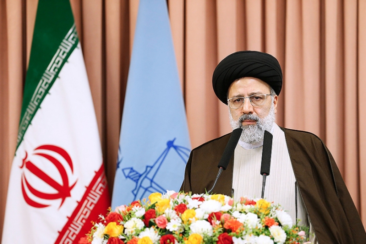 آمریکا باید تمام تحریمها را لغو کند/ جمهوری اسلامی پس از راستی آزمایی به تعهدات برجام بازمیگردد/ پیگیری هر راهبردی غیر از این قابل قبول نیست آیتالله رئیسی با اشاره به تعیین راهبرد ایران در قبال پرونده هستهای از سوی رهبر معظم انقلاب در ۱۹ دیماه سال گذشته گفت: امروز سیاست روشن و راهبرد جمهوری اسلامی در قبال آمریکا این است که باید تمام تحریمها را لغو کند و ما راستی آزمایی انجام دهیم و سپس به تعهدات برجام بازگردیم.