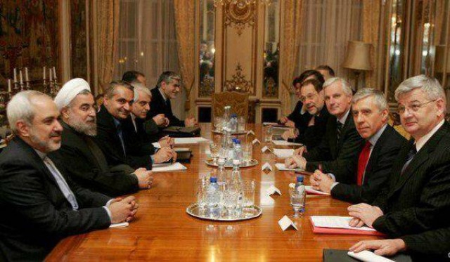 کاسبان مذاکره و توافقات نیمبند و خسارتساز را بهتر بشناسید/ از مذاکرات سالهای ۱۳۸۲ تا مذاکرات ۱۴۰۰ روحانی نوشته است: در مجموع پیشنهاد مذکور به طور مضحکی کوتاه و نارسا می باشد. فقدان هر گونه تلاش برای ایجاد ظاهری متوازن، این پیشنهاد را به دستور استعماری کاپیتولاسیون شبیه میسازد. پیشنهاد یاد شده توهینی به تمام ملت ایران است.