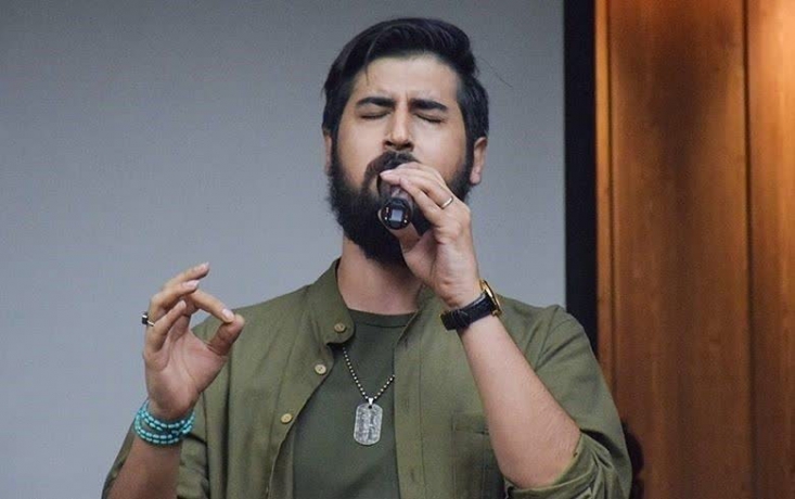 پدیدهای که نادیده گرفته شد/ جای خالی «حامد زمانی» در بزرگداشت حاج قاسم و شهید فخریزاده حامد زمانی فاتح عرصهای نو برای جمهوری اسلامی و امیدی برای جبهه فرهنگی انقلاب اسلامی بود. او در میانه دریای شور ابتذال امروزی مردانه ایستاده بود. حالا که نیست نبود او به شدت احساس میشود و قدرش را بیشتر میدانیم.