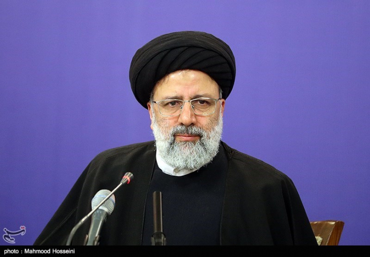 آیتالله رئیسی هنوز تصمیم خود برای کاندیداتوری را اعلام نکرده است علیرغم اعلام خبرهای قطعی از حضور آیتالله رئیسی در انتخابات ریاست جمهوری، پیگیریهای رجانیوز از منابع نزدیک به وی حاکی است که رئیسی هنوز تصمیم خود برای حضور یا عدم حضور در انتخابات را با کسی در میان نگذاشته است.
