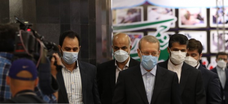 تیمهای رسانهای دولت برای لاریجانی به خط شدند؛ «روز اول دو هیچ» به ضرر لاریجانی یکی از آشناترین نامهای برای بدنه مردم نام لاریجانی است. همچنین به گواه آمار وی از منفور ترین رجال سیاسی کشور است و اتفاقا سوپر من بازیهای اینگونه که به برکت تیم رسانهای دولت حاصل شده، نهایتا لطفی برای او نخواهد داشت.