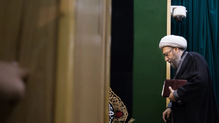 خدشه در روایت آملی لاریجانی از جلسه شورای نگهبان/ اتهام دستکاری گزارشات از سوی یک عضو شورا صحت ندارد آملی لاریجانی در صفحه شخصی خود در توییتر، ضمن انتقاد از روند بررسی صلاحیتها در شورای نگهبان که با رد صلاحیت برادرش همراه بوده، یکی از اعضا را به دست بردن در گزارش یک نهاد امنیتی دولتی متهم کرده است.