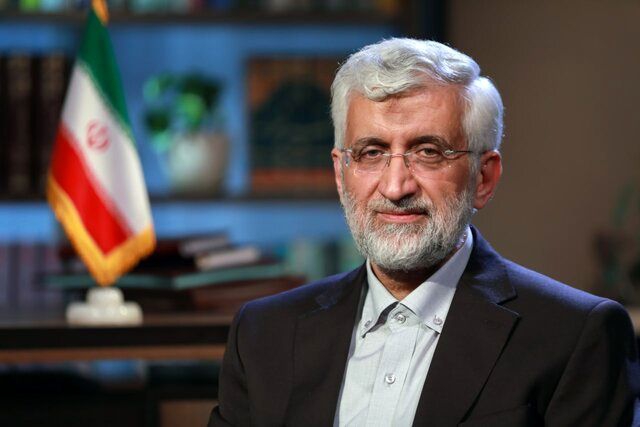 کاندیدای انتخابات ریاست جمهوری گفت: ما در طول ۸ سال گذشته سعی کردیم تحت عنوان دولت سایه همراه با جوانان، متخصصین، اساتید و مدیران با تجربه، مسائل کشور را سایه به سایه دنبال کنیم.