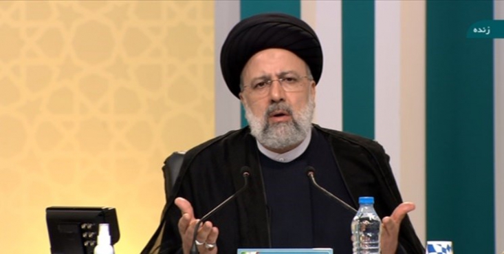 گفتند اگر رئیسی بیاید دلار ۵۰۰۰تومان میشود و خودشان قیمت را ۳۰۰۰۰ تومان کردند/ چرا از اینکه ما کارخانه رفتیم ناراحتید؟ چهار تا کارگاه هم شما احیا میکردید!/ اگر مشکل مردم با توهین به من حل میشود بسمالله!/ اولین کاندیدای پوششی تاریخ از اصلاحطلبان بود آیتالله سیدابراهیم رئیسی کاندیدای انتخابات ریاست جمهوری در اولین مناظره انتخاباتی که عصر امروز (شنبه) با حضور کاندیداهای انتخابات پخش شد، به بیان دیدگاهها و برنامههای خود پرداخت.