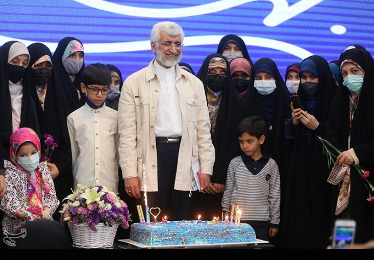 به صراحت قرآن بیان می‌دارد که خانم‌ها می‌آمدند با پیامبر بیعت می‌کردند آن هم در عرصه‌های سیاسی و اجتماعی. بعد غربی‌ها می‌شوند مدعی حقوق زن و ما می‌شویم متهم حقوق زن.