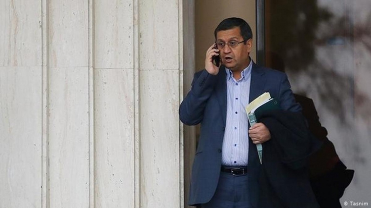 کارمند مسئولیتناپذیر روحانی/ همتی حتی مسئولیت توئیتر خود را هم برعهده نگرفت! این گاف عجیب برای کسی که در دورهای به نام نماینده ایران در این کشور یک و نیم میلیاردی معرفی شده نشان از دور بودن همتی از تاریخ و سیاست این کشور و میزان شایستهگزینی در دولت روحانی است.