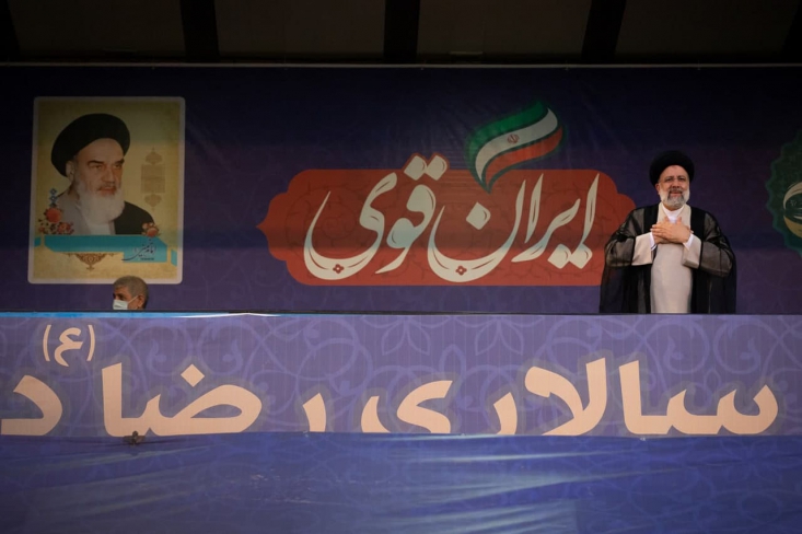 میخواهم جامعه مزه شیرین عدالت را بچشد/ ما با فساد، تبعیض و بیعدالتی مبارزه خواهیم کرد/ اگر به هر دلیلی سرخوردهاید، با مشارکت مثال زدنی خلق حماسه کنید نامزد انتخابات ریاست جمهوری گفت: برقراری عدالت آموزشی، عدالت توزیعی و عدالت جنسیتی را وظیفه خود میدانم و میخواهم جامعه مزه شیرین عدالت را بچشد.
