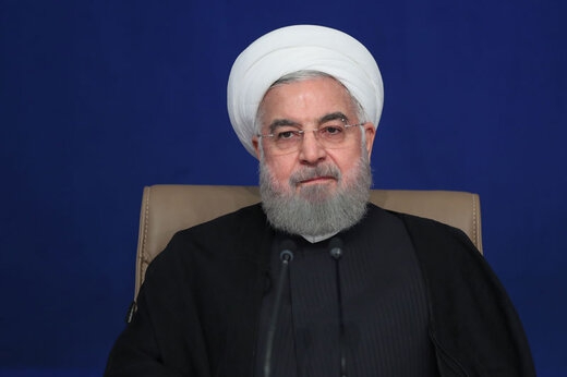 حسن روحانی: حالا یک ربع کسی معطل شده!/ قطعی مشکوک سیستم از سوی وزارت کشور چه میزان به مشارکت و حضور مردم لطمه زد؟ حسن روحانی در جلسه امروز هیات دولت با اشاره به نقدهای صورت گرفته درباره نحوه مدیریت دولت در برگزاری انتخابات، گفته است که منتقدان این موضوع را بیجهت بزرگ کردهاند و صرفا چند نفر به مدت یک ربع در صف معطل ماندهاند!