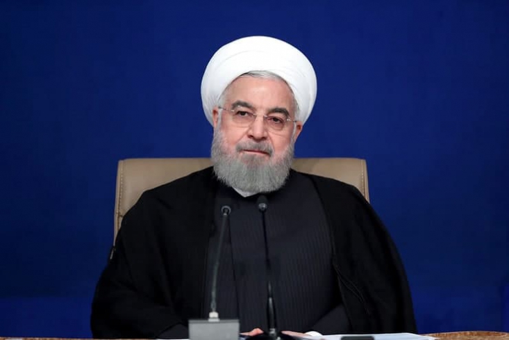 وقتی روحانی دستور رهبرانقلاب را به نام خود سند میزند/ چه کسی دستور مجانی شدن آب، برق و گاز مستضعفین را به دولت داد؟ روحانی امروز در آیین افتتاح طرحهای ملی وزارت نفت با انتقاد از گلایههای مردم از هشت سال حکمرانی وی گفت: «من دچار حیرتم از اینهایی که می گویند این دولت چه کار کرده است؟»