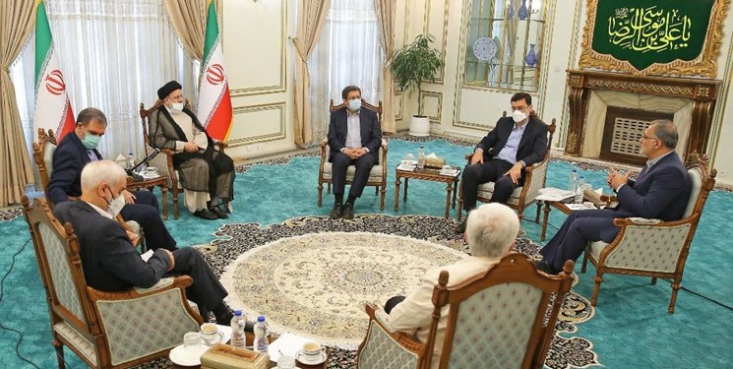 رئیس جمهور منتخب با بیان اینکه دوران رقابت انتخاباتی پایان یافته و دوره رفاقت و همدلی برای مشکلات مردم آغاز شده، گفت: احساس مردم باید این باشد که همه نگاههای سیاسی منتهی به رفع مشکلات از زندگی آنها می‌شود.