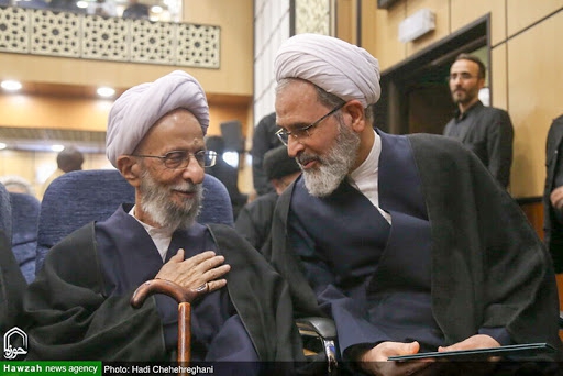 علامه مصباح پشتوانه فکری و تمدنی ماست، باید از وجههاش صیانت کنیم/ با حرفهای ضعیف نمی توانند به شخصیت آیتالله مصباح آسیب بزنند مدیرکل حوزههای علمیه گفت: همه ما باید از علامه مصباح یزدی این پشتوانه فکری و تمدنی خودمان صیانت کنیم و حرف های ضعیفی که این طرف و آن طرف گفته می شود نیز تاثیری ندارد.