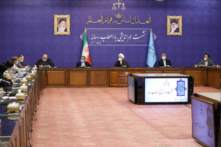 نقش رسانه در پاسخگو کردن مسئولین حائز اهمیت است/ با کمک همدیگر مسائل و آسیب ها را احصا و راه حل آنها را بررسی کنیم/ لازم است سازوکاری برای استفاده از ظرفیتها و ایدهها در قوه قضاییه طراحی شود مدیر مسئول روزنامه سازندگی در این جلسه با اشاره به کاهش ملموس توقیف مطبوعات در دوره ریاست آیت الله رئیسی بر قوه قضاییه، بر ضرورت نوسازی رسانهای در کشور تاکید کرد و افزود: نوسازی رسانهای باعث شکست هجمههای رسانهای علیه جمهوری اسلامی ایران خواهد شد.