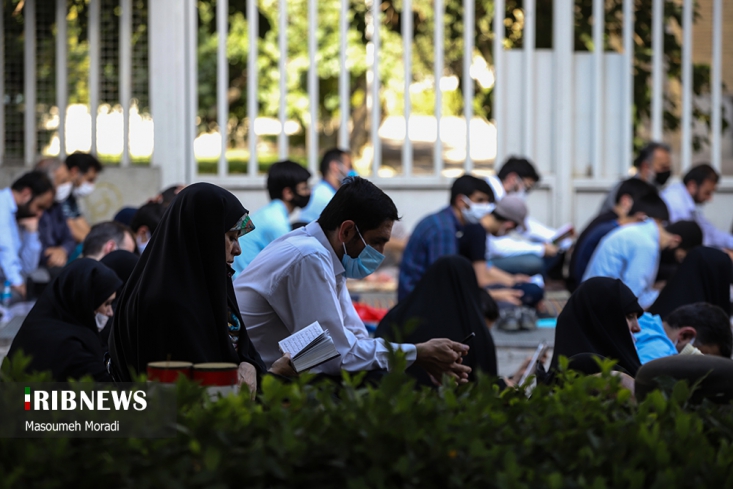«عظمت عرفه» در کلام رهبر انقلاب؛ خدا را برای به دنیا آمدن در دولت اسلام شکر کنید/ چرا دعا میکنیم؟ جایگاه و ویژگی ممتاز «عرفه» چیست؟/ در عرفه در حق دیگران هم دعا کنیم/ صوت: قرائت دعای عرفه نفوس همهی انسانها نیازمند دعاست و سرتاپای انسانها «خواسته» است و میخواهند. اما راه اصلی را گم کردهاند. انسان همواره علم و قدرتی میخواهد که در دنیا نمونهای نداشته باشد و وجود اباعبدالله علیهالسلام خواستهها را در نفوس مردم اصلاح کرده است؛ چراکه نفوس مردم با دعا عجین است؛ چه بر زبان خود دعا کنند و چه در فکر خود.