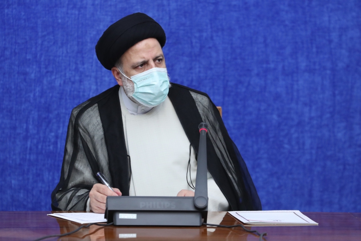 نُه دستور رییس جمهور در جلسه اضطراری ستاد مقابله با کرونا/ از تأمین فوری سرم و اکسیژن تا واردات واکسن پس از بازدیدآیت الله سید ابراهیم رئیسی از یکی از مراکز تزریق واکسن و نیز بخش کرونای بیمارستان امام خمینی(ره) تهران، جلسه اضطراری ستاد کرونا به ریاست رئیس جمهور برگزار شد.
