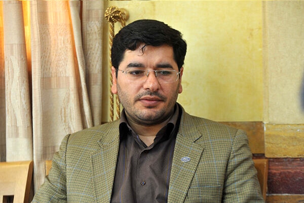 باغگلی گفت: معتقدم باید به وظیفه اصلی و کلیدی خود برگردیم که آن هم تعهد به آموزش رایگان برای تمام شهروندان است. این مسئله و تکلیفی است که قانون اساسی تعیین کرده و دولت مکلف است زمینه لازم را برای تحقق آن فراهم کند.