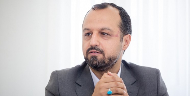 موافقان و مخالفان خاندوزی چه گفتند؟/ خاندوزی: بانکها نیاز به اصلاحات دارند/ وزارت اقتصاد در خط مقدم خنثیسازی تحریم قرار میگیرد صلاحیتوزیر پیشنهادی امور اقتصادی و دارایی عصر امروز در مجلس بررسی شد؛ موافقان تخصص و تجربه او در غلبه بر مشکلات اقتصادی تاکید داشتند و مخالفان معتقد بودند که برنامه های او برای مشکلات اقتصادی کشور کفایت نمیکند.