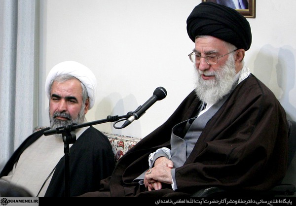 مرحوم حسینیان هیچ تعارف و مماشاتی با جریانهای معارض نداشت/ ایشان بهشدت مورد بغض و کینهی ضدّ انقلاب بود ایشان تأکید زیادی به ما داشتند که سعی کنیم مستند بنویسیم. تأکید بعدی ایشان توصیه و تذکر برای برخورد منطقی و واقعبینانه با قضایا بود.