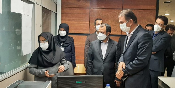 پیگیری سه مشکل گمرکی از سوی وزیر اقتصاد/ اقلام دارویی به زودی ترخیص میشود وزیر اقتصاد در جریان بازدید از گمرک فرودگاه امام خمینی درباره طرح رجیستری، دریافت اطلاعات تأمین ارز کالاها از سوی بانک مرکزی و ترخیص اقلام دارویی مانده در گمرک دستوراتی صادر کرد.