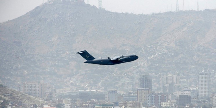 با پرواز آخرین هواپیمای افغانستان از فرودگاه بین‌المللی حامد کرزای اشغال ۲۰ ساله افغانستان توسط آمریکا و متحدانش در ناتو به پایان رسید.