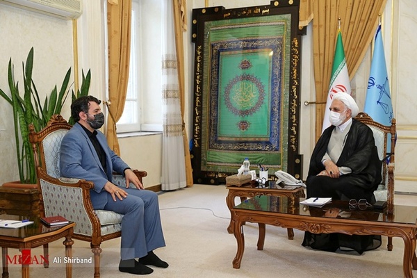 اژهای: در تمام زیرمجموعه وزارت رفاه با فساد مبارزه کنید/ عبدالملکی: برای فسادستیزی از قوه قضائیه استمداد میکنیم وزیر تعاون، کار و رفاه اجتماعی با حضور در دفتر رئیس قوه قضاییه با حجتالاسلاموالمسلمین محسنی اژهای دیدار و گفتگو کرد.