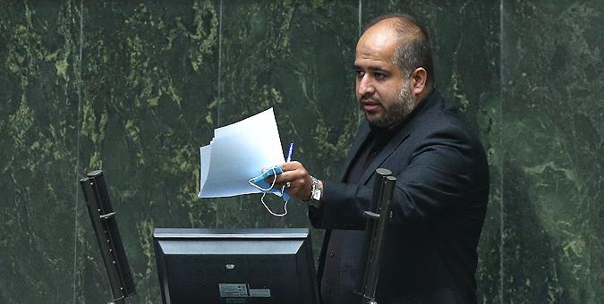 نماینده مردم تهران در مجلس گفت: طی یک سال اخیر تعداد زیادی از مدیران این صندوق بازداشت شده‌اند و حق مجلس است که بداند در این مجموعه که این همه مدیر بازداشتی دارد، چه اتفاقی می افتد.