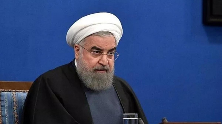 روحانی (۱۳۹۹): کاسبان تحریم ناراحت میشوند اما سال آینده دو میلیون و ۳۰۰ هزار بشکه نفت میفروشیم/ گزارش پنج ماه اول ۱۴۰۰: در دولت روحانی تنها ۸ درصد از فروش نفت محقق شد/ تخلف بزرگ روحانی در استفاده غیرقانونی از تنخواه دولت گزارش عملکرد پنج ماهه بودجه سال ۱۴۰۰ که از سوی سازمان برنامه و بودجه به مجلس نشان میدهد عملکرد بودجه سال ۱۴۰۰ در پنج ماهه اول فاصله زیادی با انتظارات درآمدی و هزینهای مصوب دارد.