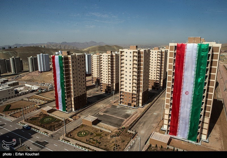 نهضت ساخت مسکن تا دو هفته آینده آغاز میشود/ واحدهای باقیمانده مسکن مهر تا آخر امسال به پایان میرسد وزیر راه و شهرسازی گفت: ظرف دو هفته آینده خبر خوبی برای برنامه دولت در بخش مسکن اعلام میشود که اقدام عملی شروع ساخت برنامه مسکنی دولت است.