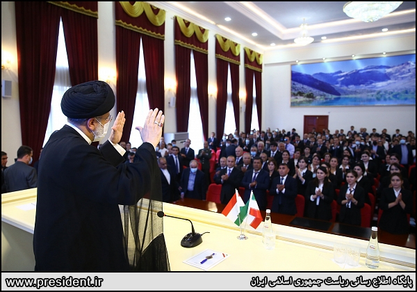 هر تحولی که متکی بر دانش نباشد اعمال سلیقه محسوب شده و ماندگار نیست/ شاهد هجوم گسترده غرب به حقوق انسان ها و هویت فرهنگی جوامع دیگر هستیم/ باید روابط دانشگاه های ایران و تاجیکستان بیش از پیش تقویت شود/ از اعطای دکترای افتخار تشکر می کنم رئیس جمهور توسعه و تعمیق روابط با کشور دوست و همزبان تاجیکستان را مورد تاکید قرار داد و گفت: فصل نوینی از روابط دو کشور درحال رقم خوردن است و امیدوارم این سفر نقطه عطفی در روابط و همکاری های تهران – دوشنبه باشد.