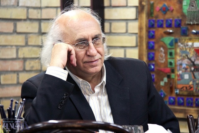دکتر عسگرخانی چگونه با افشاگری در مورد «باند نیویورکیهای وزارت خارجه» هزینه داد؟/ ماجرای اخراج از مرکز تحقیقات استراتژیک دولت خاتمی/ علت مخالفت استاد برجسته روابط بینالملل با سیاستخارجی روحانی چه بود؟ دکتر عسگرخانی مدير گروه آمريكا و اروپاي مركز تحقيقات استراتژيك در زمان دولت اصلاحات معتقد بود مديريت دستگاه ديپلماسي كشور در انحصار گروهي موسوم به باند نيويوركیها قرار دارد.