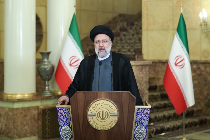 آمریکا از عراق و افغانستان خارج نمیشود، بلکه اخراج میشود/ اگر ایران نبود امروز داعش همسایه اروپا بود/ قیممآبی در افغانستان مانند اشغالگری محکوم به شکست است/ محاصره یمن و غزه باید پایان یابد/ به وعدههای آمریکا اطمینان نداریم آیتالله رئیسی با بیان اینکه استقامت ملت ها قویتر از قدرت ابرقدرتهاست،گفت: اشتباه آمریکا در چند دهه گذشته این بوده که به جای تغییر «روش زندگی» خود با جهان «روش جنگ» خود با جهان را تغییر میدهد.