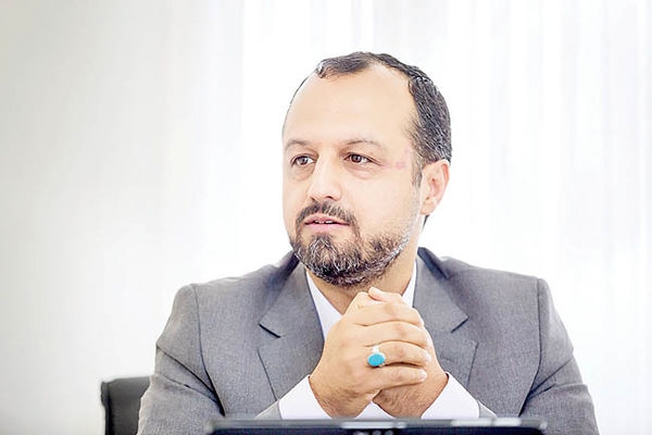 تورم کنونی به علت کسری بودجه و افزایش پایه پولی در ماههای نخست سال است/ استقراض دولت از بانک مرکزی در شهریور صفر شد/ تشریح اقدامات دولت در افزایش صادرات نفت و آزادسازی ارزهای بلوکه شده وزیر امور اقتصادی و دارایی گفت: دولت سیزدهم برای کنترل افزایش قیمتها اقدام هایی را در دستور کار قرار داده از جمله کنترل نوسانات نرخ ارز از طریق افزایش فروش نفت و میعانات که در دستور کار قرار گرفته است.
