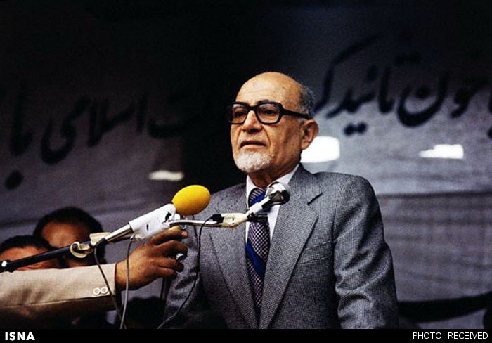 جریانی که بدون توجه به واقعیت‌های میدانی و بر اساس خشمی که از بدنه انقلابیون دارد، پیوسته تلاش داشته تا به جای صدام و حامیان بین‌المللی او، جمهوری اسلامی را مسئول آغاز جنگ معرفی کند.

