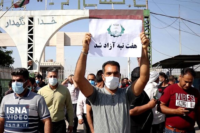 حکم بازگشت به کار دو کارگر معترض صادر شد/ خنیفر و اخضری به هفت تپه باز میگردند موسوی نوشت: همزمان با انتشار اخبار خوشحال کننده از محکومیت مالکان نااهل و فاسد سابق شرکت هفت تپه، حکم بازگشت به کار ۲کارگر معترض این شرکت که توسط اسدبیگی اخراج شده بودند، صادر شد.
