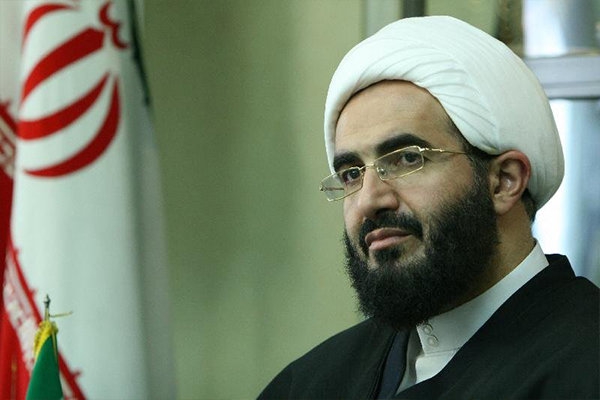 حجتالاسلام حاج علی اکبری: بیان مصداقی فساد در خطبههای نماز جمعه ممنوع است!/ آیا رحیمپور و مطیعی هم ذکر مصداقی فساد داشتند؟ آیا تاثیر این سخنان رئیس شورای سیاستگذاری در کند کردن تیغ نهی از منکر ائمه جمعه واضح نیست؟ آیا مسئول یک نهاد به جای حمایت و پشتیبانی از عدالتخواهی و مبارزه با فساد باید سیستم را به محافظه کاری و سکوت فرابخواند؟