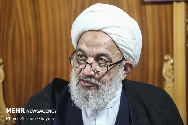 روحانی منتظر بود آمریکا مشکلاتمان را حل کند/شروط غرب را نمیپذیریم آقاتهرانی گفت: دولت تدبیر و امید هشت سال کشور را معطل غرب و آمریکا کرد و آنان منتظر بودند تا آمریکا و کشورهای غربی برای ایران کاری انجام دهند تا مشکلات کشورمان حل و فصل شود.