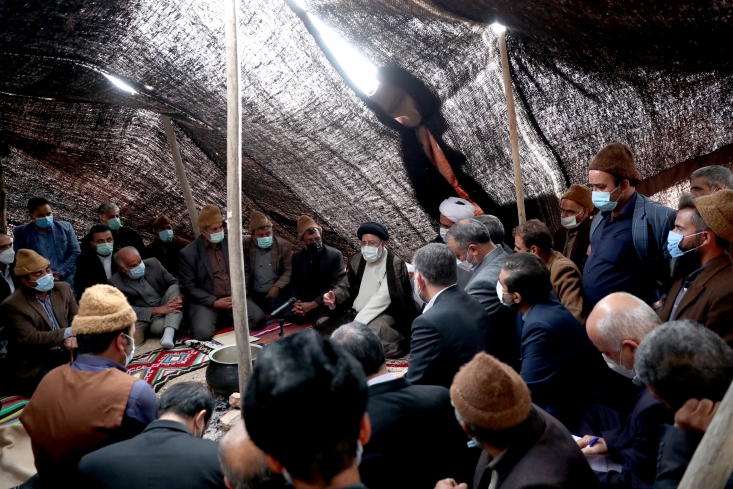 رئیس‌جمهور در دیدار با نماینده مردم سمنان در مجلس خبرگان، اظهار کرد: ما نمی خواهیم به مردم وعده ای بدهیم که عملیاتی نشود بلکه وعده ها به مردم باید عملی شود.

